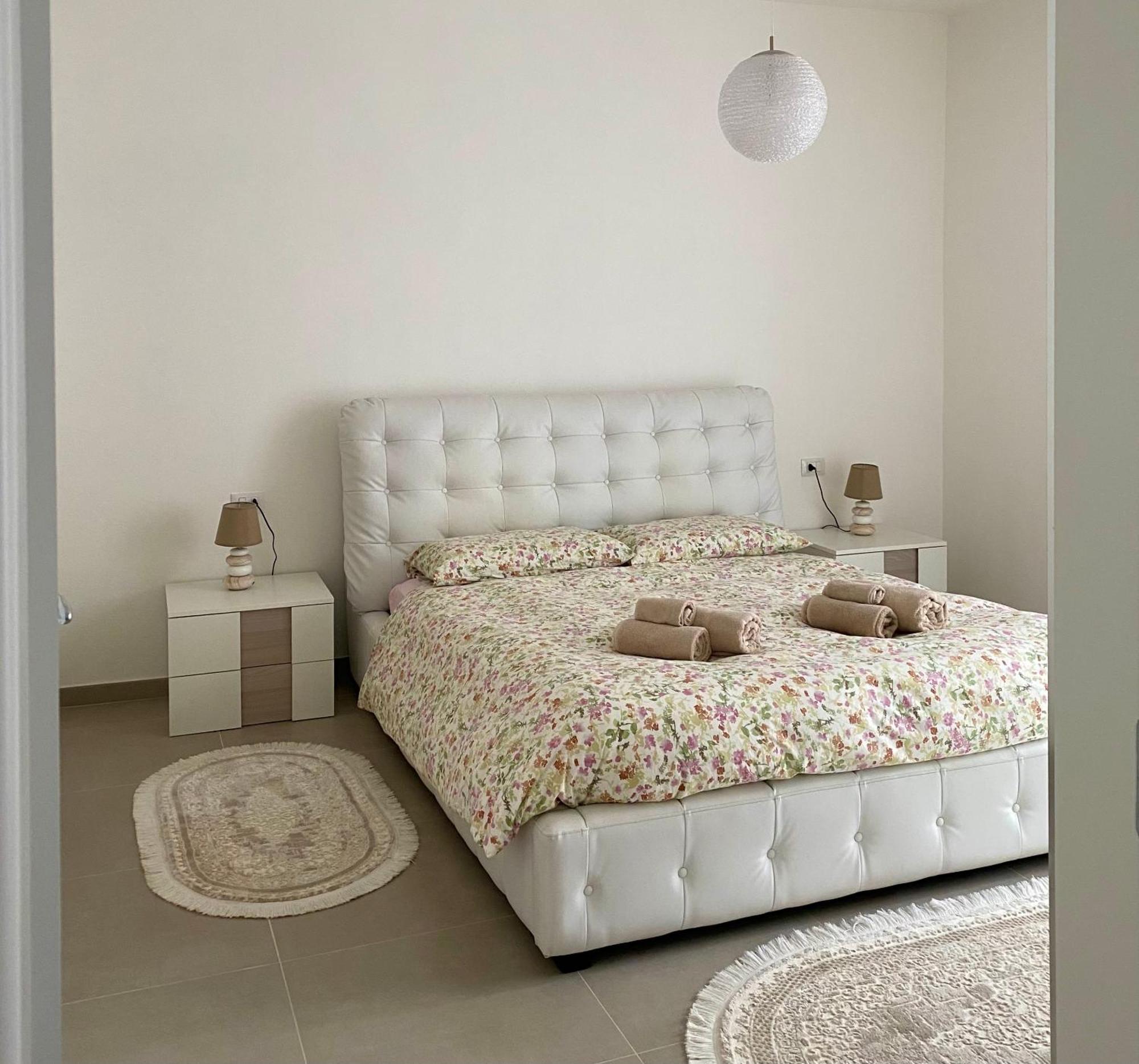 Luna Apartment Verbania Bagian luar foto