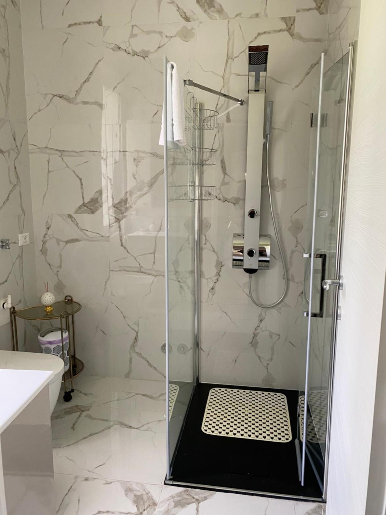 Luna Apartment Verbania Bagian luar foto